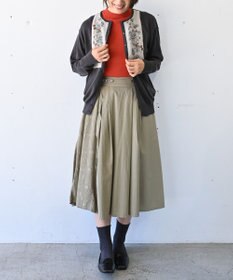 muuc 〈細番手の高級綿糸コットンコーマ糸〉〈洗練された繊維だけを残した滑らかな肌触り〉スミレ押し花刺繍のカーディガン