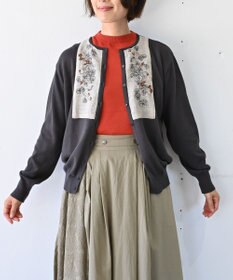 muuc 〈細番手の高級綿糸コットンコーマ糸〉〈洗練された繊維だけを残した滑らかな肌触り〉スミレ押し花刺繍のカーディガン