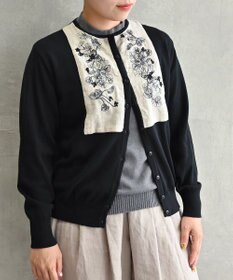 muuc 〈細番手の高級綿糸コットンコーマ糸〉〈洗練された繊維だけを残した滑らかな肌触り〉スミレ押し花刺繍のカーディガン