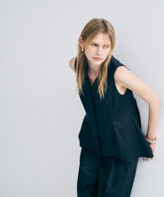 uncrave コットンクロスプレーン ペプラムジレブラウス