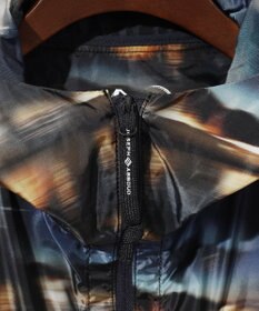 JOSEPH ABBOUD MOUNTAIN 【イタリア素材/軽量/撥水】X-CLIPPER夜景プリント マウンテンパーカー