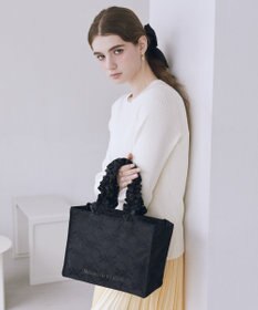 Maison de FLEUR レースフリルハンドルスクエアトートSバッグ