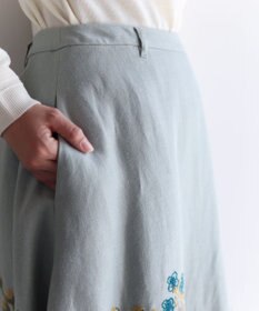 muuc 〈通年着られる心地よいリネンウール〉フクシアの花刺繍 後ろゴム有り・裏地有り フレアースカート