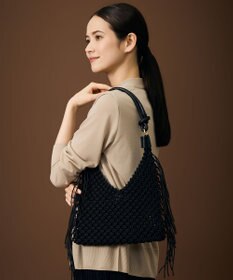 自由区 【SHIHOさん着用・2WAY仕様・ポーチ付き】クロッシェフリンジ バッグ ブラック