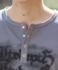 WEGO 【ユニセックス着用ITEM】グラフィックヘンリーネックT（SS）