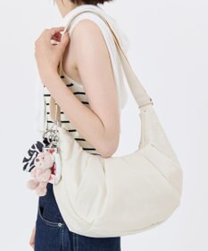 LeSportsac SHEEN LARGE CRESCENT/ホワイトマシュマロ