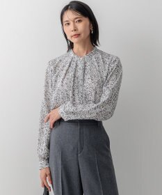 23区 【吸水速乾/UVケア/防シワ性】シャドージオメトリック プリント ブラウス