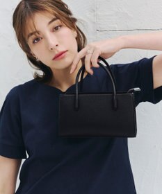 Tiaclasse 【本革】ショルダーストラップ付きスクエアミニバッグ