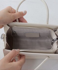 Tiaclasse 【本革】ショルダーストラップ付きスクエアミニバッグ