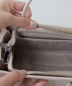 Tiaclasse 【本革】ショルダーストラップ付きスクエアミニバッグ