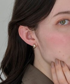 Phoebe 【金属アレルギー対応】オーバルフープスナップイヤリング　シャンパンゴールド