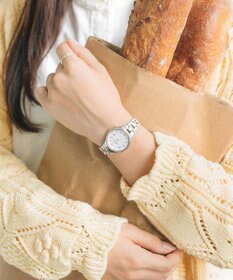 CITIZEN 【少し大きめ28mm】抜け感と透明感のあるソーラーテック電波時計