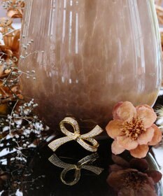 Tiaclasse   リボンモチーフブローチ