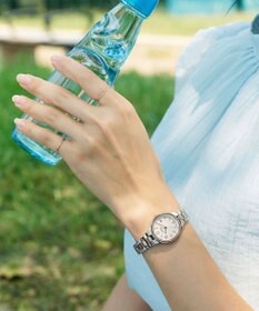 CITIZEN 【少し大きめ28mm】抜け感と透明感のあるソーラーテック電波時計