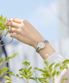 CITIZEN 【少し大きめ28mm】抜け感と透明感のあるソーラーテック電波時計