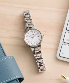 CITIZEN 【少し大きめ28mm】抜け感と透明感のあるソーラーテック電波時計