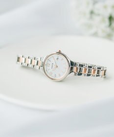 CITIZEN 【少し大きめ28mm】抜け感と透明感のあるソーラーテック電波時計