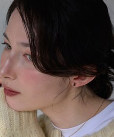 Phoebe シャインフレームレクタングルピアス　ブラック