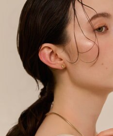 Phoebe 〈金属アレルギー対応〉モダントライアングルピアス　ゴールド/ニッケルフリー