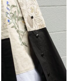 muuc 筆記帳刺繍ヨーク切り替えワンピース〈国産・muucオリジナル総柄刺繍〉〈オーガニック綿〉〈前開き・羽織にも〉〈3シーズン春夏秋〉