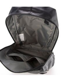 Y'SACCS コーティングナイロンリュック