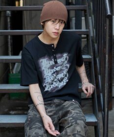 WEGO 【ユニセックス着用ITEM】グラフィックヘンリーネックT（SS）