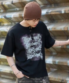 WEGO 【ユニセックス着用ITEM】グラフィックヘンリーネックT（SS）