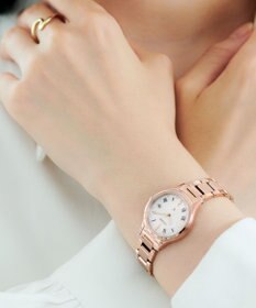 CITIZEN 【クロスシー】肌を美しくみせる「サクラピンク/R」が上品に輝くhikari collection　光発電エコ・ドライブ電波時計