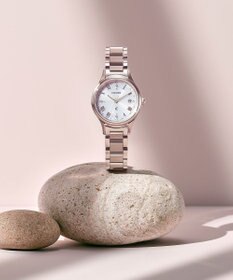 CITIZEN 【クロスシー】肌を美しくみせる「サクラピンク/R」が上品に輝くhikari collection　光発電エコ・ドライブ電波時計