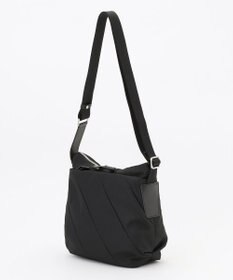 Y'SACCS ストリームラインショルダー