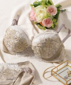 Wing 【スキマフィットブラ】　すきまを埋めてボリュームアップ　ふわふわもちもち触感　ウイング／ワコール　KB2362