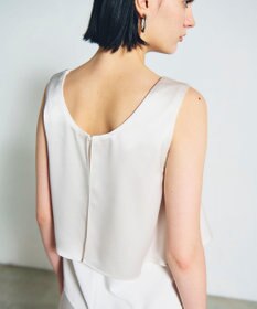 GRACE CONTINENTAL バックコンシャスサテンノースリーブ