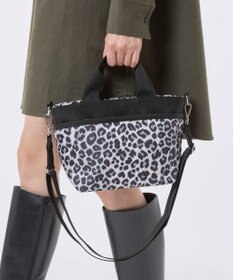 LeSportsac SMALL BUCKET TOTE/ニュートラルレオパード