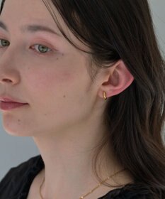 Phoebe 【痛くないシリーズ/金属アレルギー対応】ミニマルストレートフープライトフィットイヤリング　ゴールド