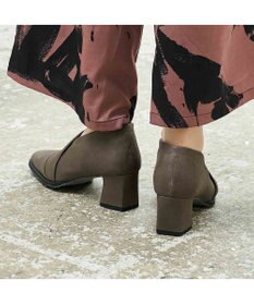 MODE ET JACOMO <D'ICI>チャンキーヒールブーティーパンプス