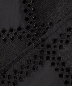 ICB L スクエアエンブロイダリー クロップドシャツ