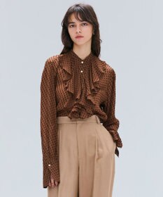 BEIGE， CALLERRY / シルク混ドットラッフルブラウス