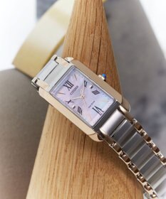 CITIZEN 【白蝶貝のレクタンギュラーモデル】使いやすいシルバーとウォームゴールドのバイカラーウオッチ