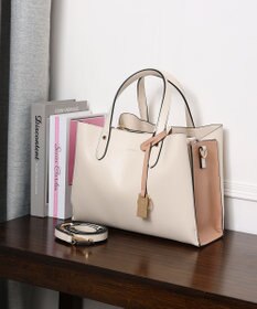 style code 【MERCURYDUO/マーキュリーデュオ】両アオリポケットサイド配色大開き開口 超軽量ハンドバッグ キーチャーム付