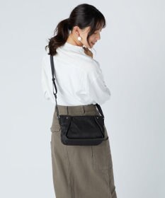 Y'SACCS ヒートエンボス ポルカドットポシェット