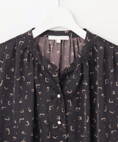 自由区 L 【カタログ掲載・WEB&一部店舗限定・セットアップ対応・洗える】セミブライトサテン ブラウス