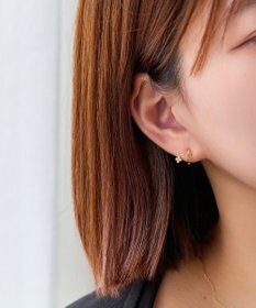 Phoebe 【金属アレルギー対応】【痛くないシリーズ】フラワービジューフロートライトフィットイヤリング　ゴールド