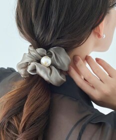 Phoebe ボリューミーシアーシュシュ　グレー/パール/大ぶり