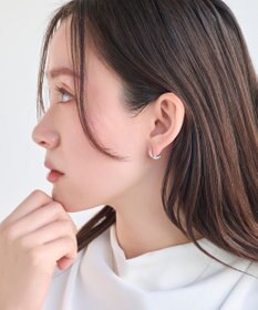 Phoebe 【痛くないシリーズ】フラワービジューフロートライトフィットイヤリング　シルバー