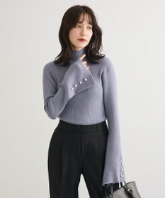 Green Parks ・ｓｗｉｎｇ　ｂｙ　袖パールボタンフレアリブニット