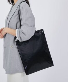 LeSportsac VERTICAL CITY TOTE/アップタウンブラックシャイン/ブラック