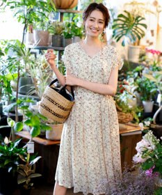 Tiaclasse L 【洗える】程良い透け感のシフォン花柄フレンチワンピース