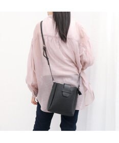 UNBILLION 【テレビ ドラマ着用アイテム】カシュカシュ cachecache / 3つ口縦型ショルダーバッグ