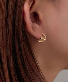 Phoebe 【金属アレルギー対応】【痛くないシリーズ】フラワービジューフロートライトフィットイヤリング　ゴールド