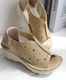 Pointer 本革 超軽量厚底パンチングサンダル